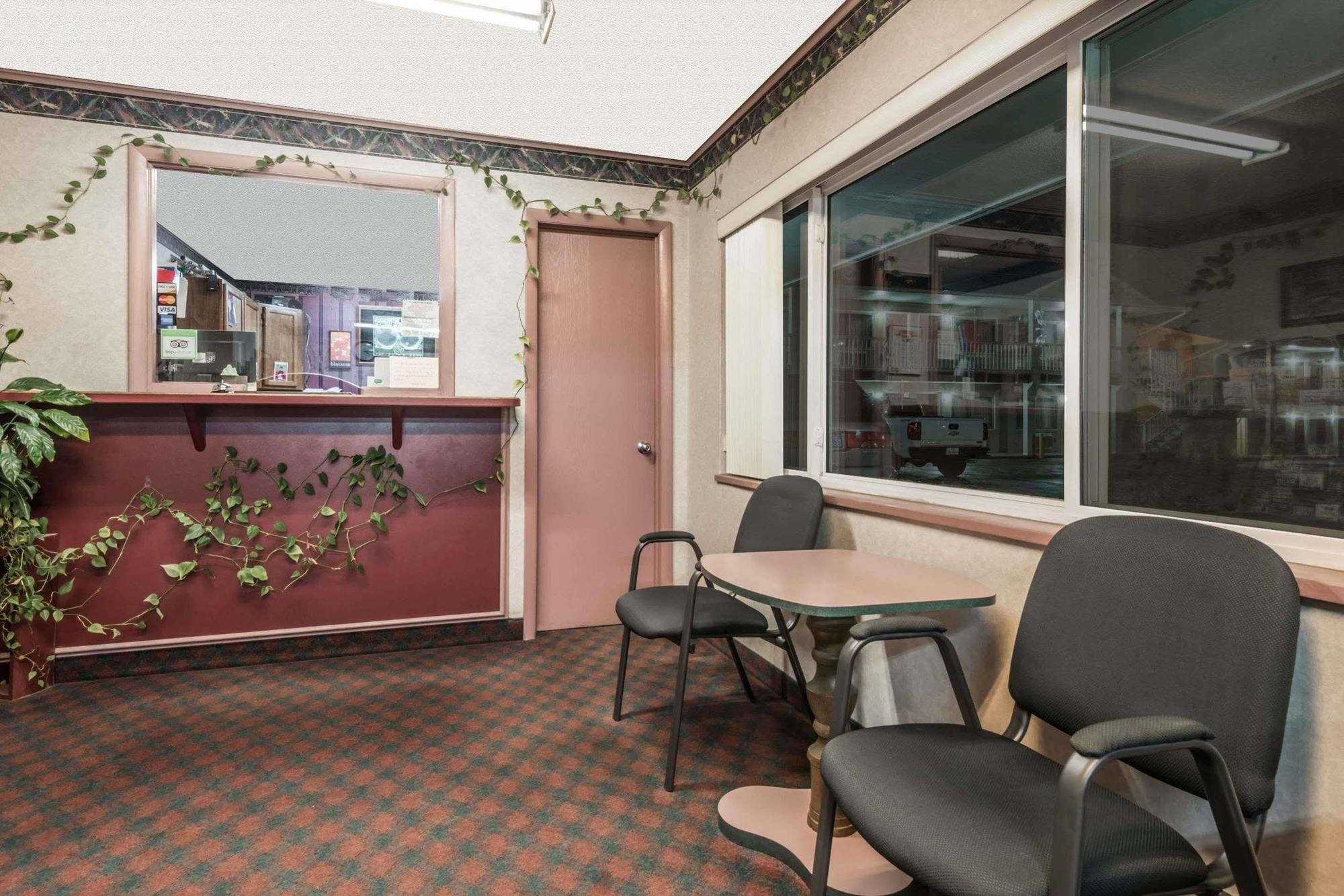 Knights Inn Ottawa Exterior photo